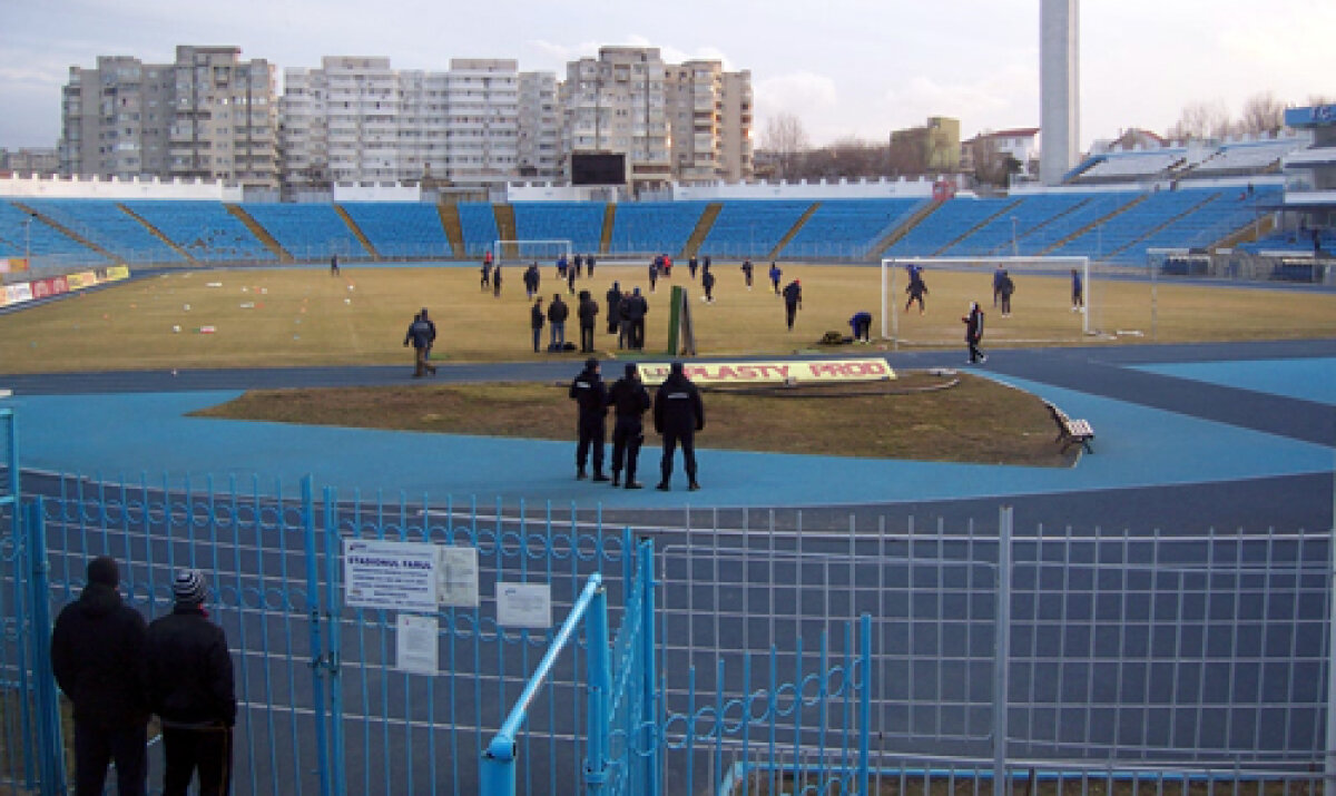 Steaua a ajuns la ”Badea Cîrţan” » Roş-albaştrii nu se mai pot antrena nici pe arena Farului
