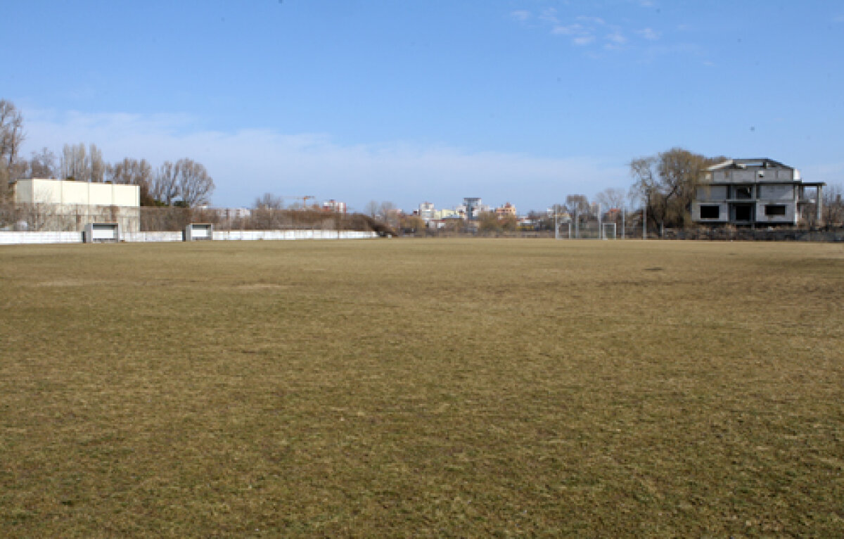 Steaua a ajuns la ”Badea Cîrţan” » Roş-albaştrii nu se mai pot antrena nici pe arena Farului