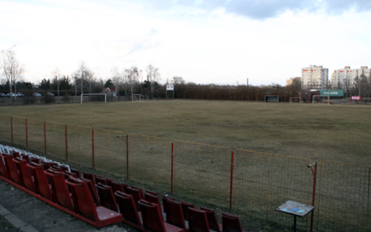 Steaua a ajuns la ”Badea Cîrţan” » Roş-albaştrii nu se mai pot antrena nici pe arena Farului
