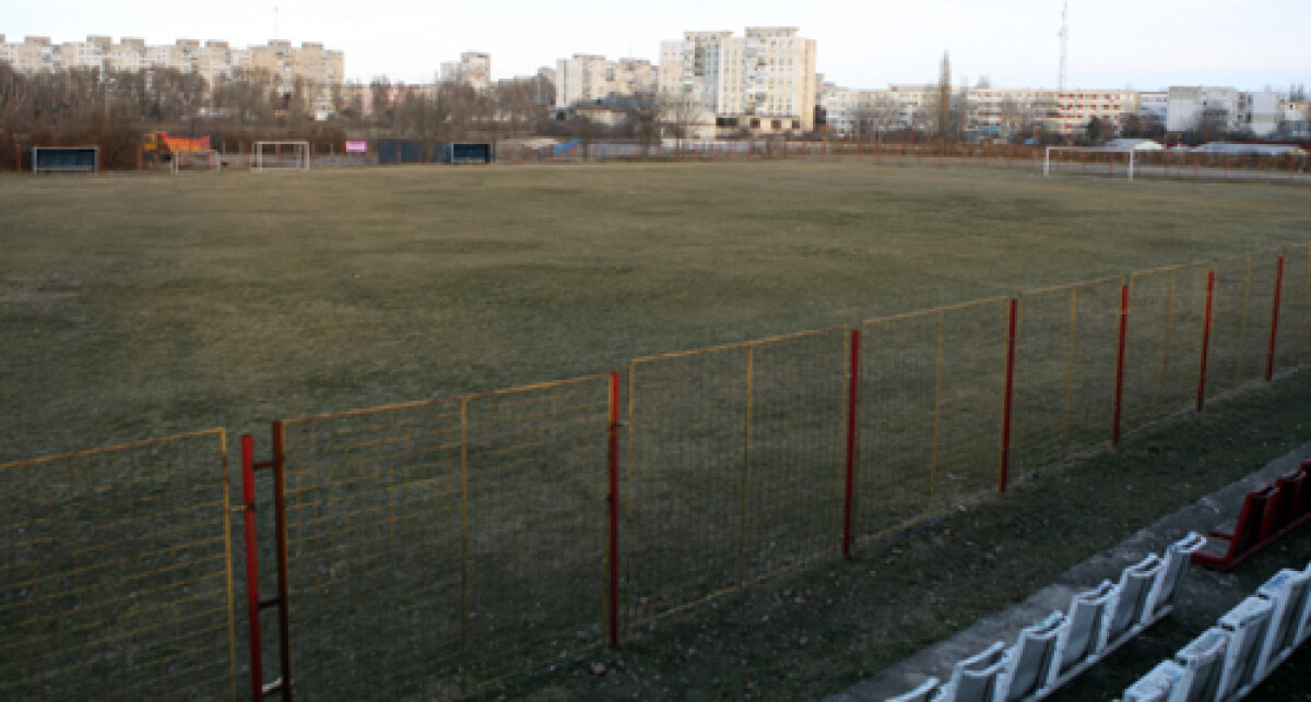 Steaua a ajuns la ”Badea Cîrţan” » Roş-albaştrii nu se mai pot antrena nici pe arena Farului