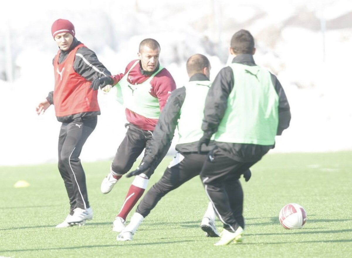 FOTO Rapidiştii au dat nas în nas cu Forlan la Buftea