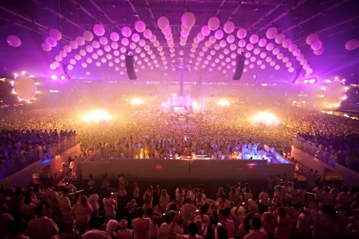 Fete frumoase, cea mai bună muzică şi o atmosferă incredibilă! Toate în Bucureşti, la Sensation White