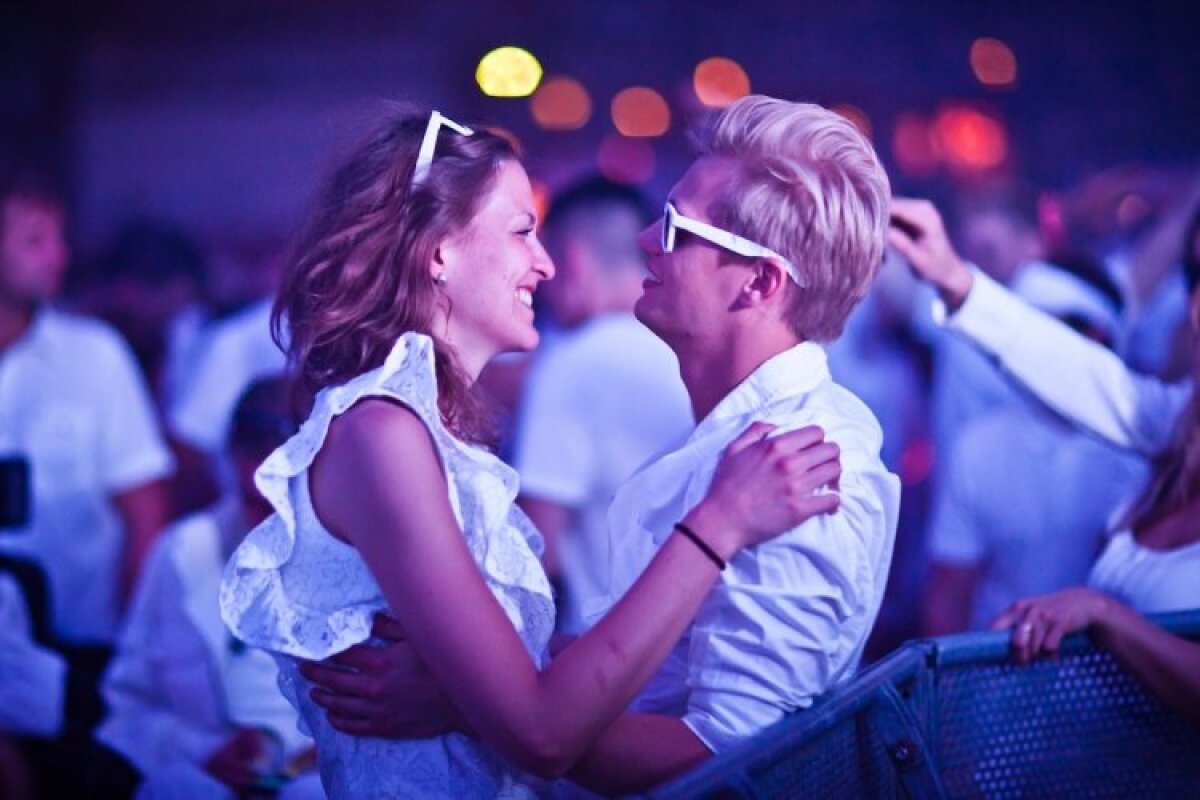 Fete frumoase, cea mai bună muzică şi o atmosferă incredibilă! Toate în Bucureşti, la Sensation White