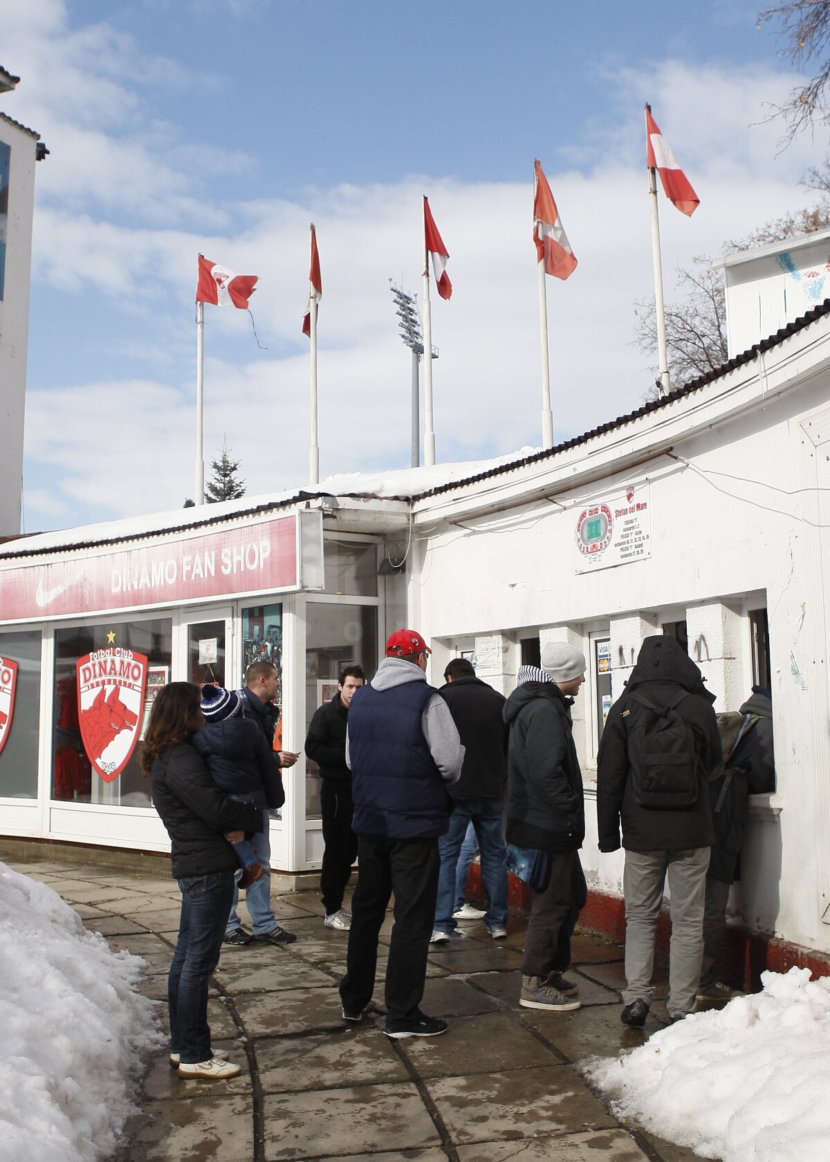 FOTO În ciuda protestelor Rapidului, Dinamo o ţine una şi bună: vinde bilete pentru National Arena