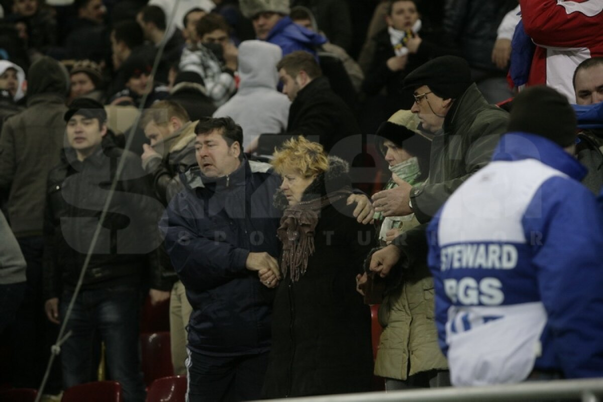 FOTO Oameni disperaţi şi loviţi pe Naţional Arena!