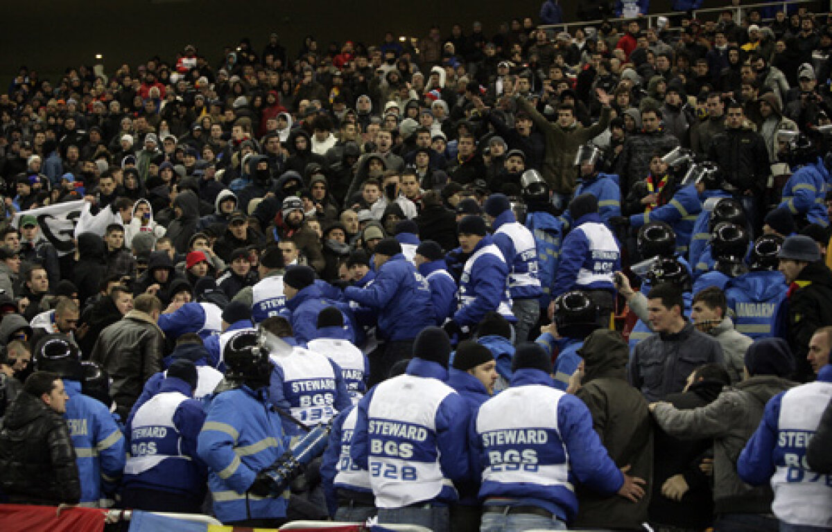 GALERIE FOTO 18.000 de oameni au scandat ”La puşcărie, Mitică, la puşcărie” şi ”Sandu, eşti o mizerie”