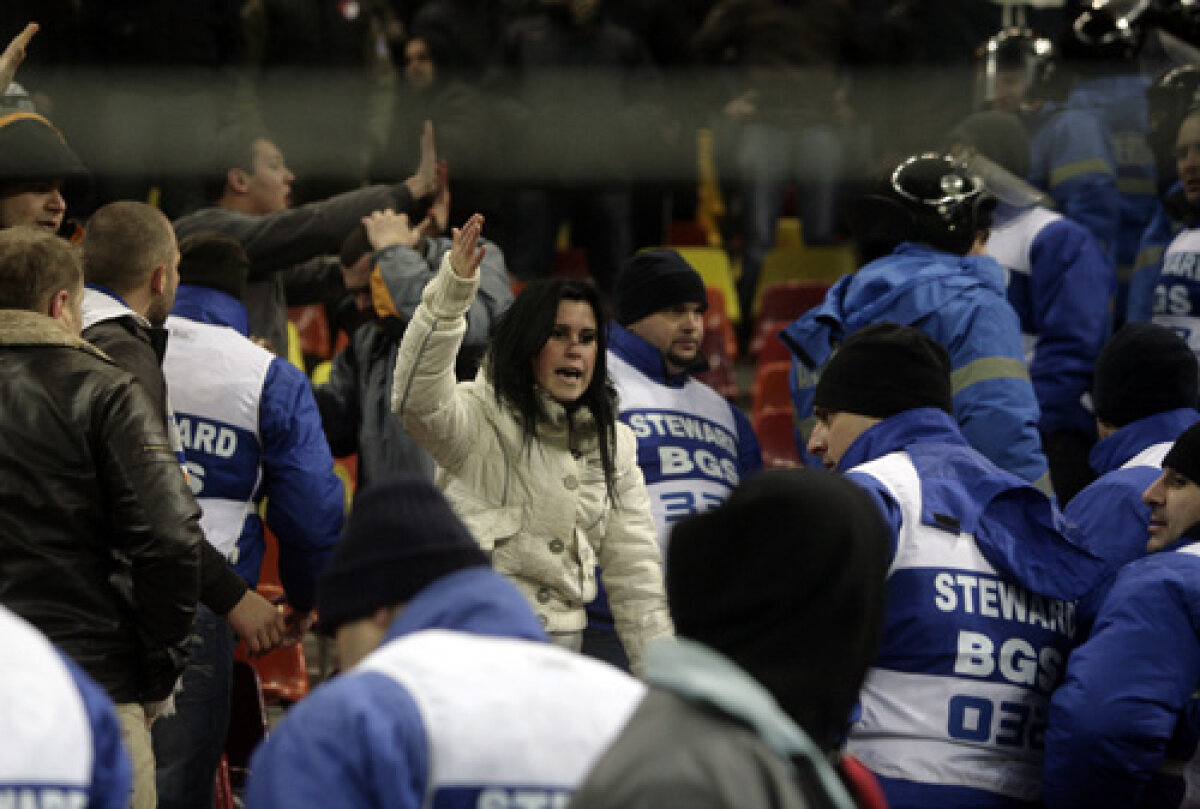 GALERIE FOTO 18.000 de oameni au scandat ”La puşcărie, Mitică, la puşcărie” şi ”Sandu, eşti o mizerie”