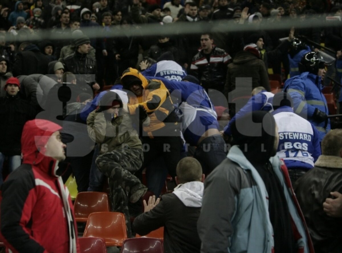 VIDEO & FOTO Imagini cu incidentele de pe Naţional Arena