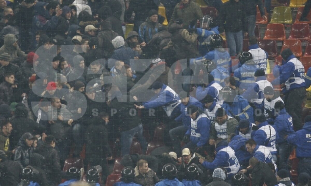 VIDEO & FOTO Imagini cu incidentele de pe Naţional Arena