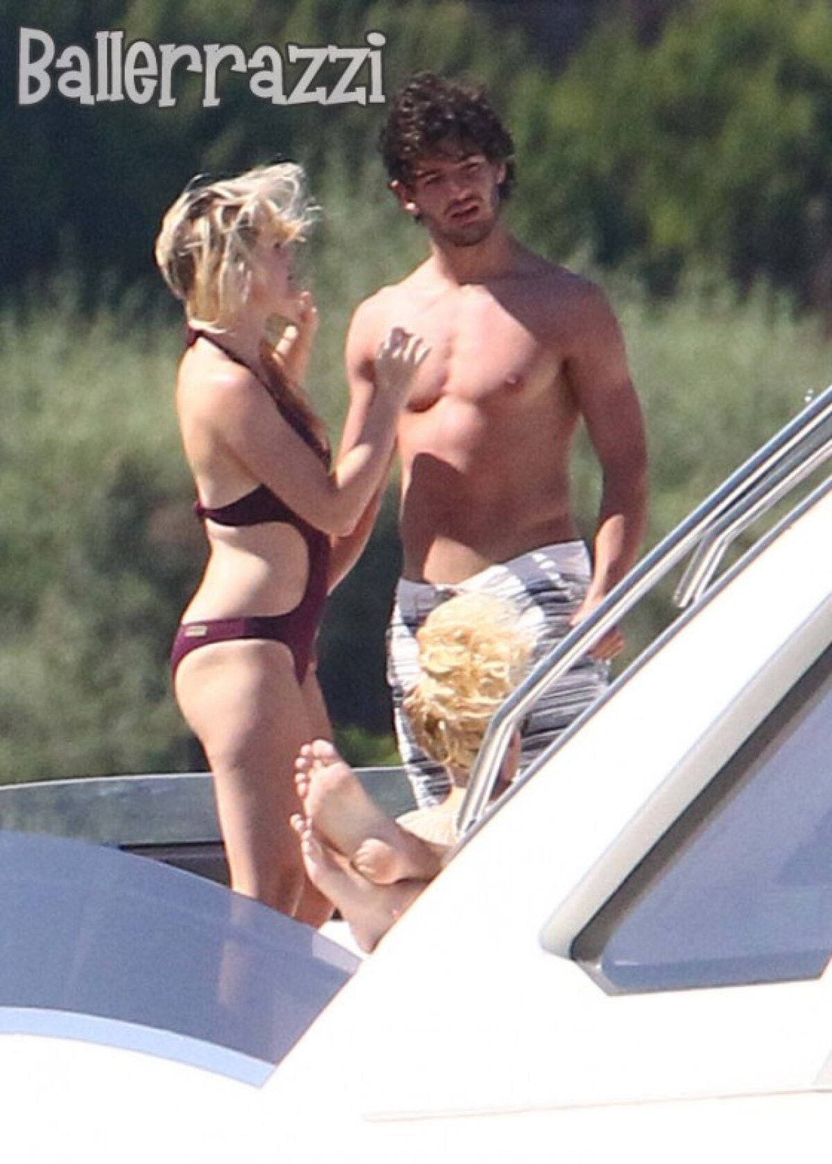 FOTO Fragilizat de cînd e cu Barbara Berlusconi» Pato de cristal