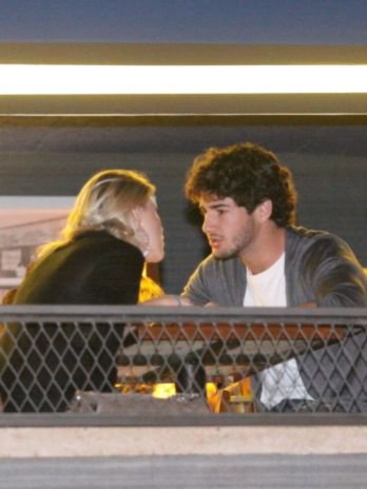 FOTO Fragilizat de cînd e cu Barbara Berlusconi» Pato de cristal