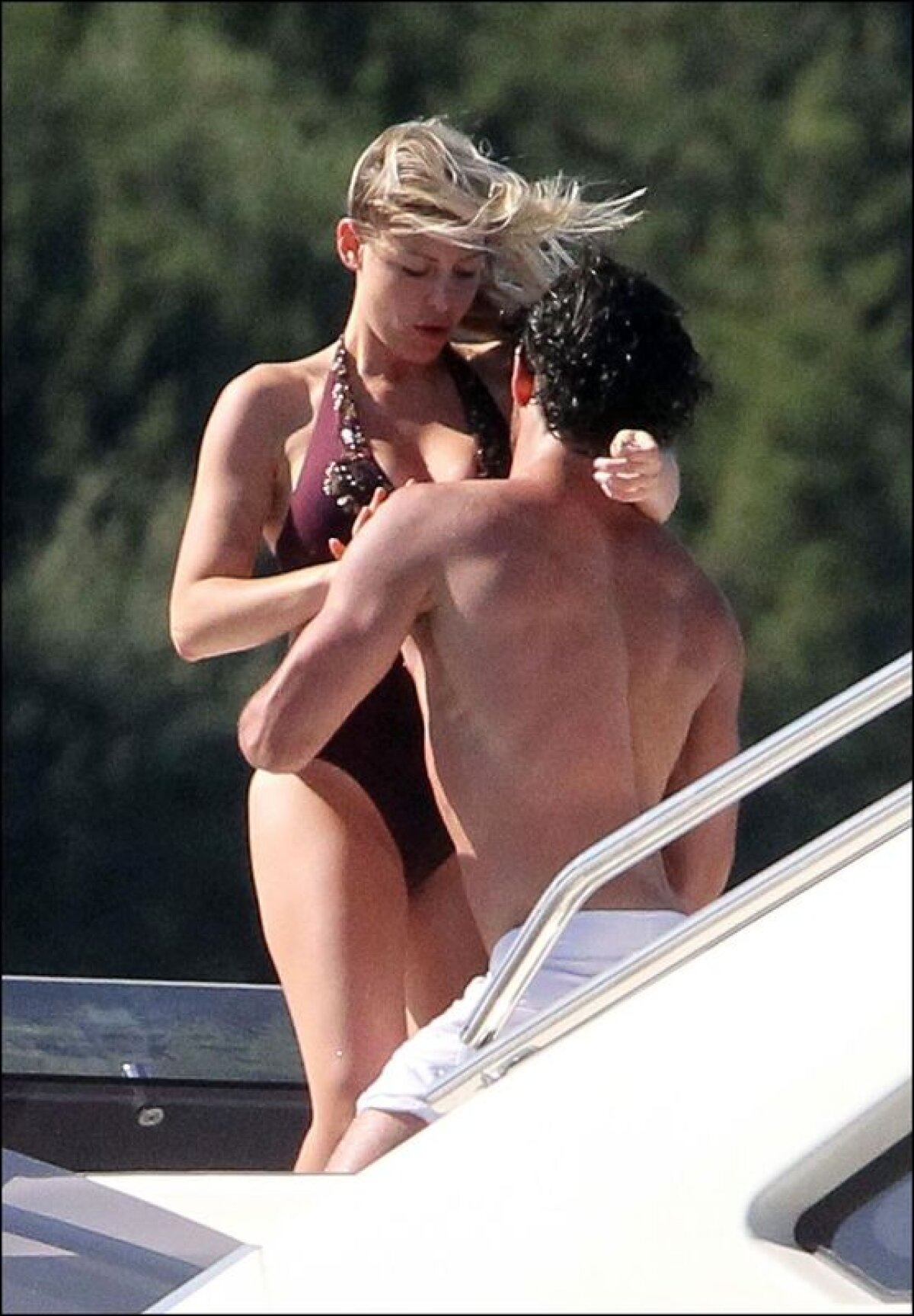 FOTO Fragilizat de cînd e cu Barbara Berlusconi» Pato de cristal