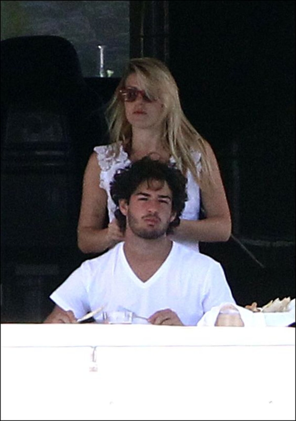 FOTO Fragilizat de cînd e cu Barbara Berlusconi» Pato de cristal