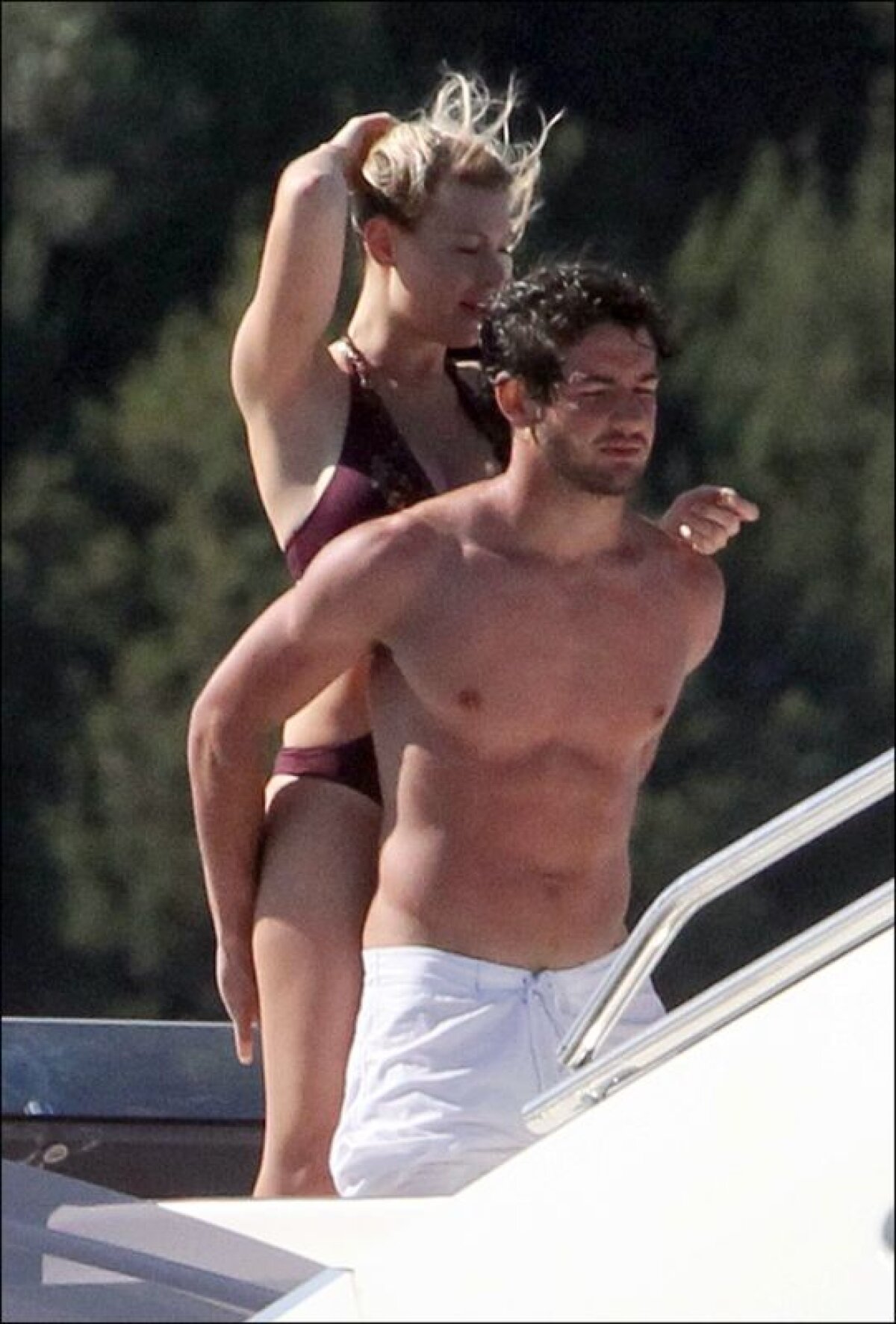 FOTO Fragilizat de cînd e cu Barbara Berlusconi» Pato de cristal