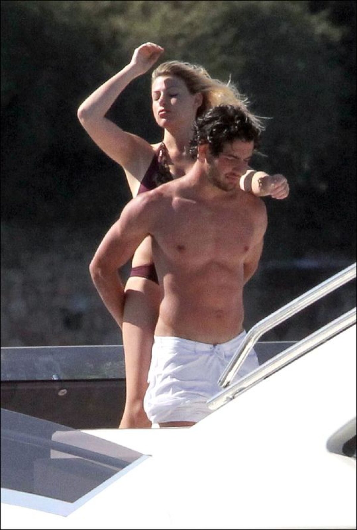 FOTO Fragilizat de cînd e cu Barbara Berlusconi» Pato de cristal