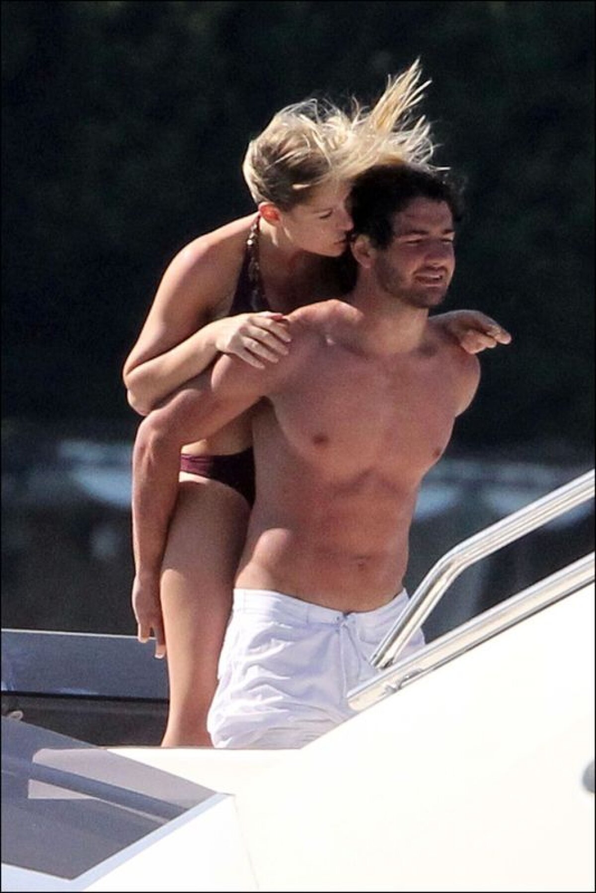 FOTO Fragilizat de cînd e cu Barbara Berlusconi» Pato de cristal