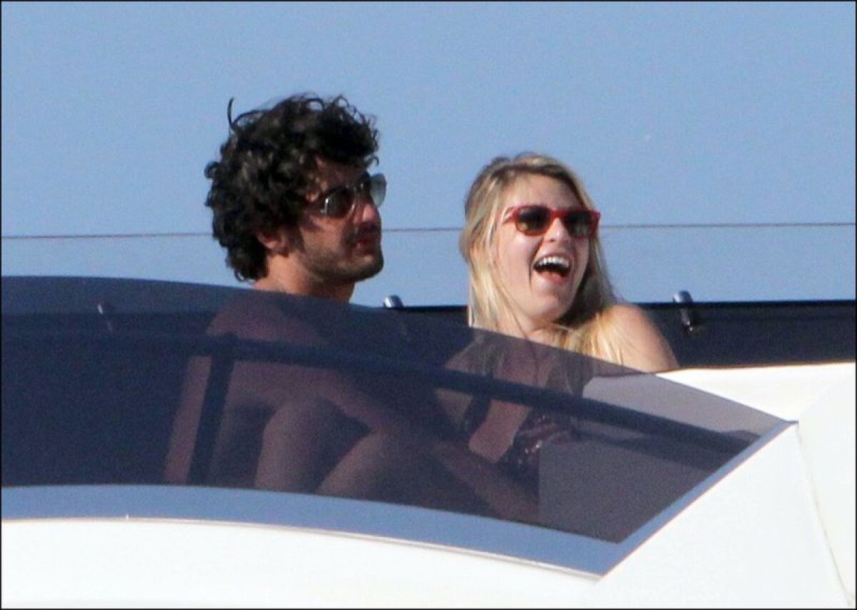 FOTO Fragilizat de cînd e cu Barbara Berlusconi» Pato de cristal