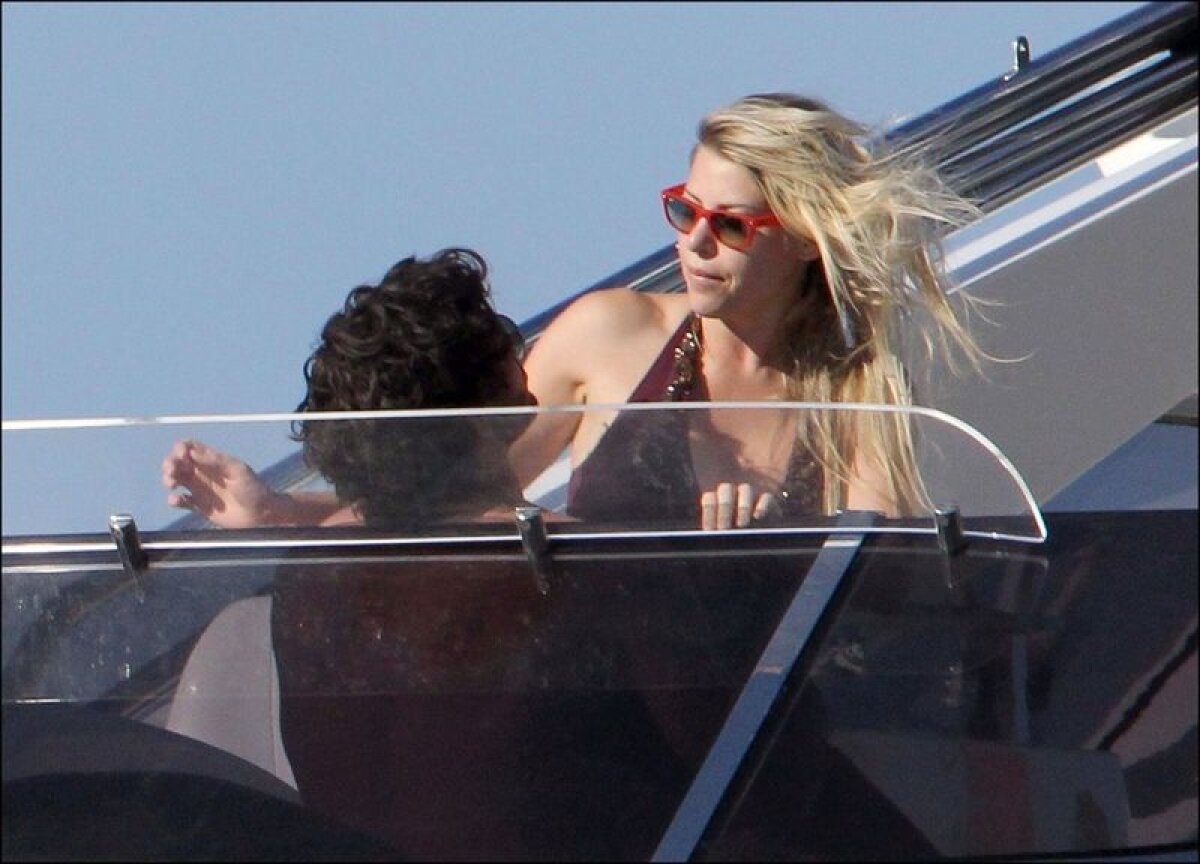 FOTO Fragilizat de cînd e cu Barbara Berlusconi» Pato de cristal