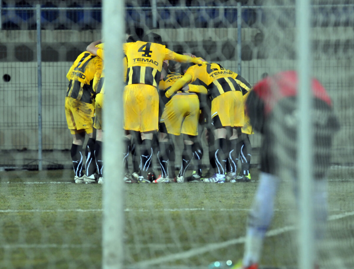 FOTO » "Dubla" lui Ilijoski a adus victoria lui FC Braşov contra Pandurilor, scor 2-1
