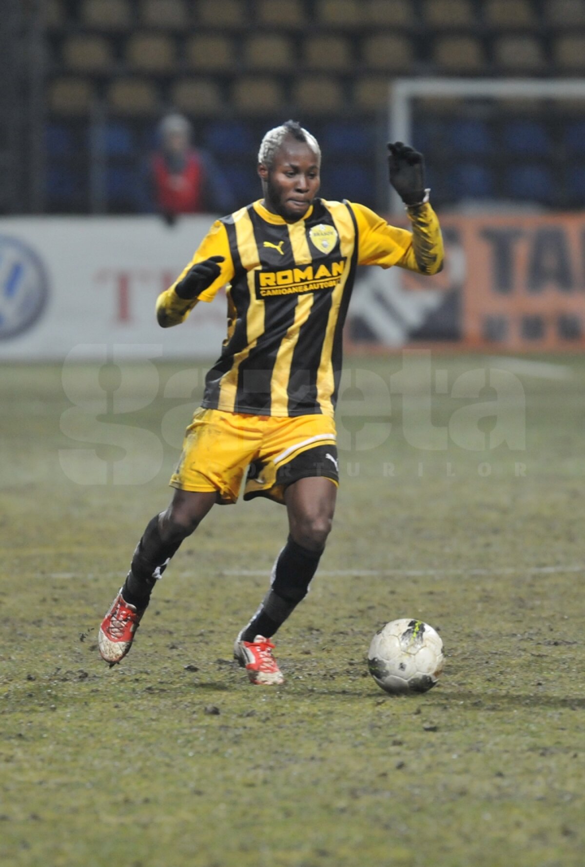 FOTO » "Dubla" lui Ilijoski a adus victoria lui FC Braşov contra Pandurilor, scor 2-1