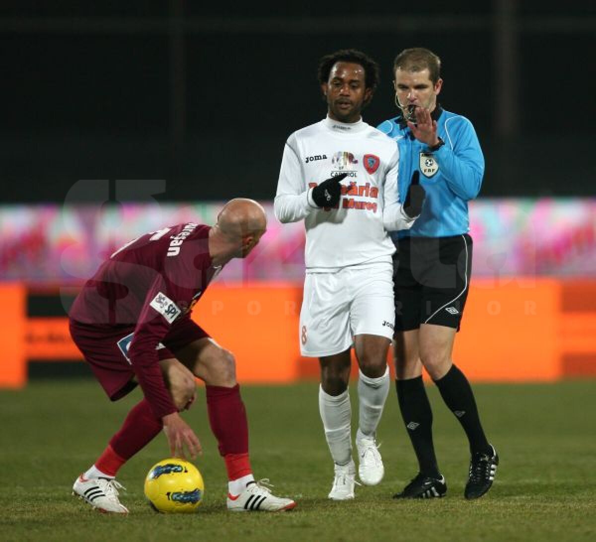 CFR Cluj învinge Tg. Mureş cu 1-0 şi urcă pe primul loc