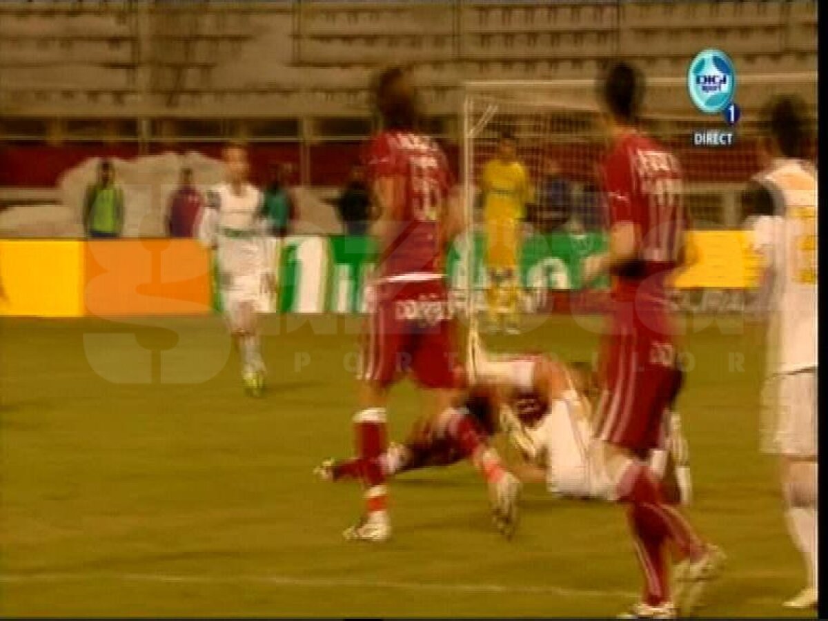 FOTO » Probleme pentru Rapid » Pancu a ieşit accidentat după mai puţin de jumătate de oră