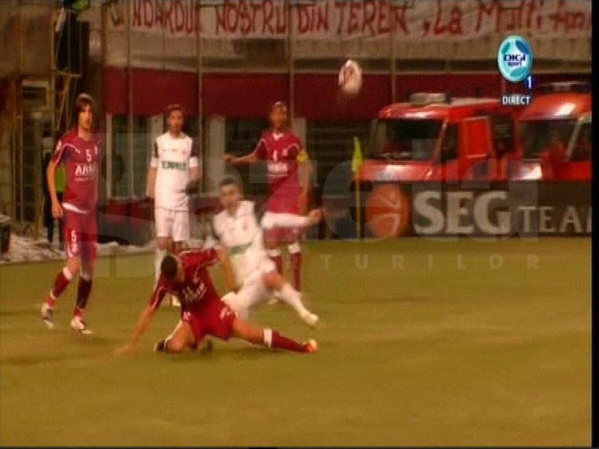 FOTO » Probleme pentru Rapid » Pancu a ieşit accidentat după mai puţin de jumătate de oră