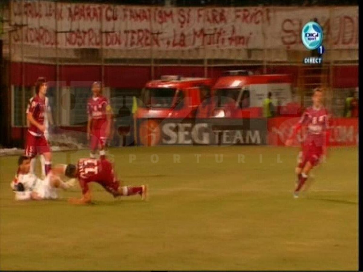 FOTO » Probleme pentru Rapid » Pancu a ieşit accidentat după mai puţin de jumătate de oră