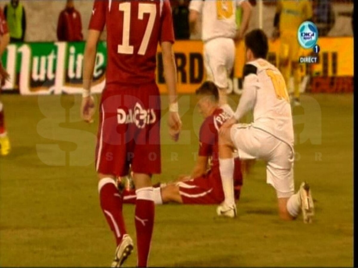 FOTO Se tem de cuţit » Pancu a părăsit accidentat terenul şi e suspect de ruptură de ligamente
