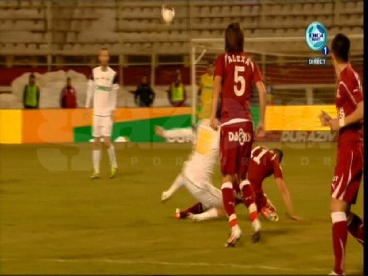 FOTO Se tem de cuţit » Pancu a părăsit accidentat terenul şi e suspect de ruptură de ligamente