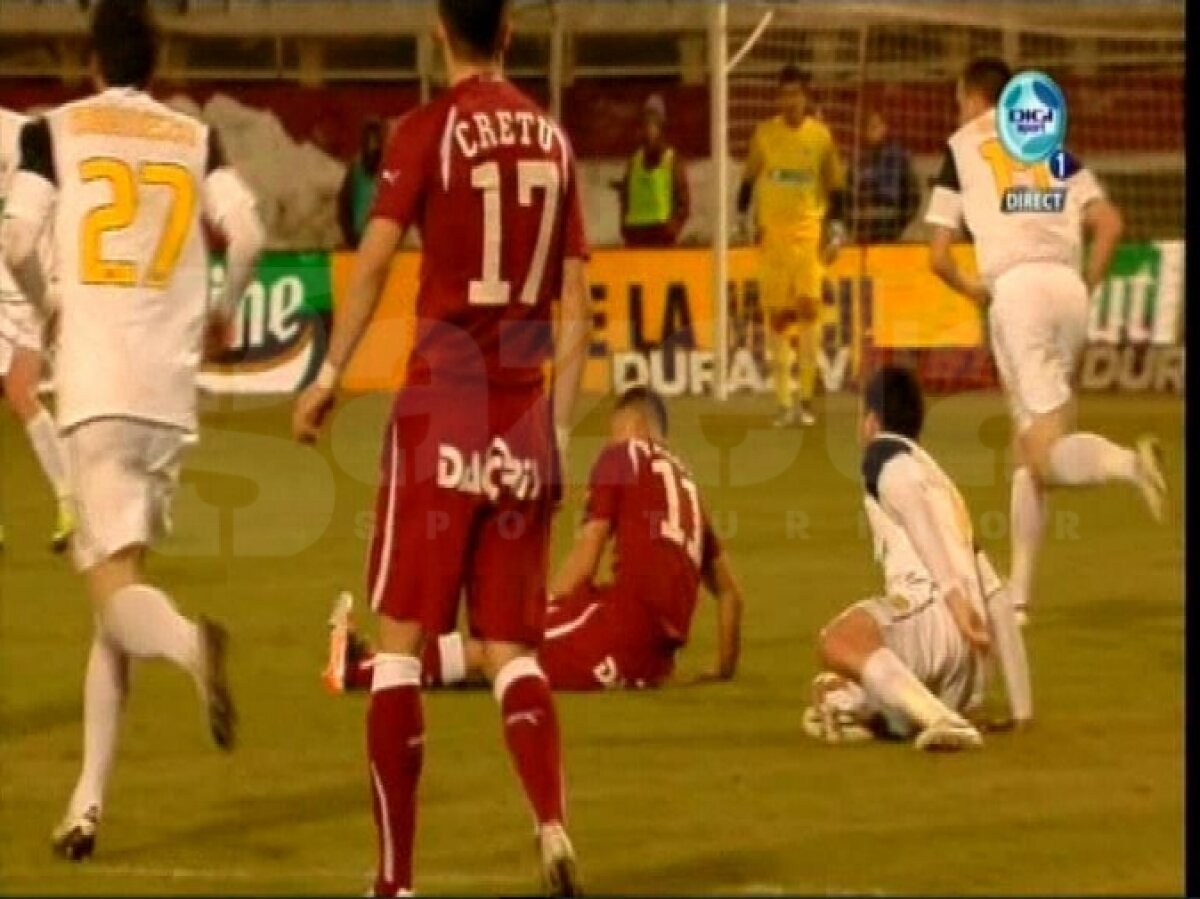 FOTO Se tem de cuţit » Pancu a părăsit accidentat terenul şi e suspect de ruptură de ligamente