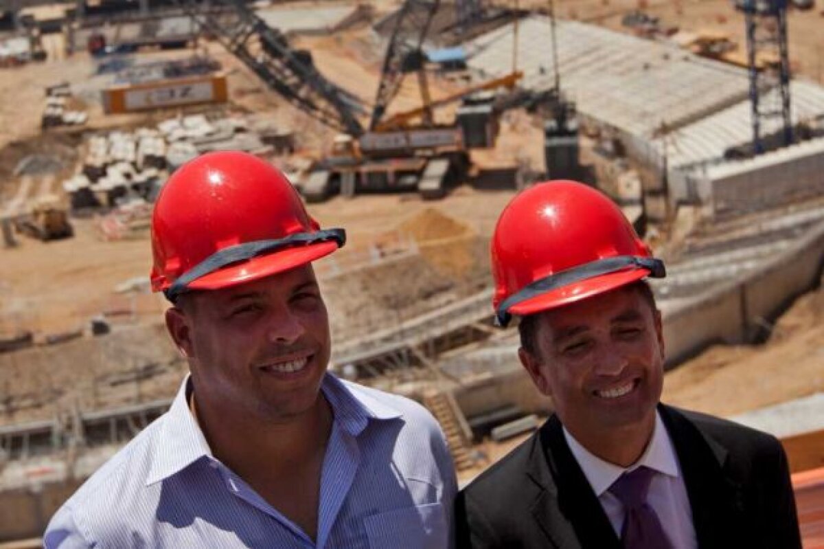 FOTO Ronaldo şi-a pus casca pe cap şi a inspectat şantierul noului ”Maracana” până l-a luat somnul ;)
