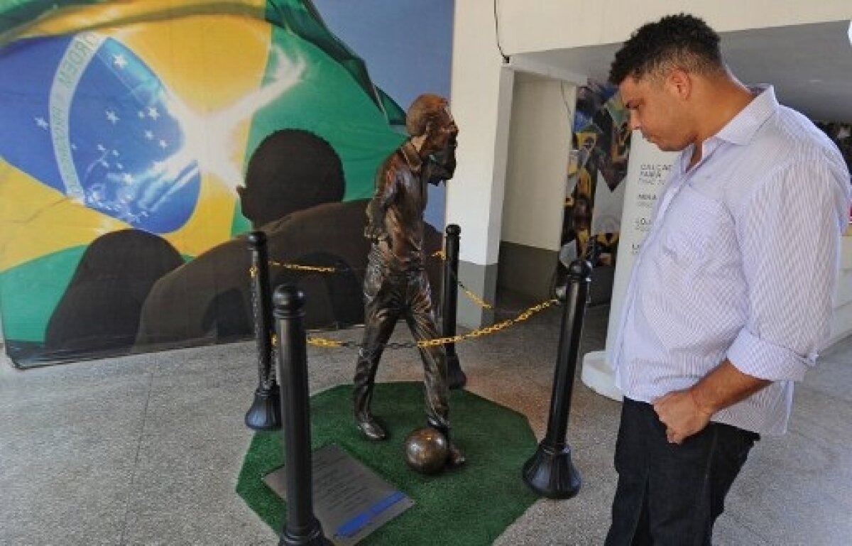 FOTO Ronaldo şi-a pus casca pe cap şi a inspectat şantierul noului ”Maracana” până l-a luat somnul ;)