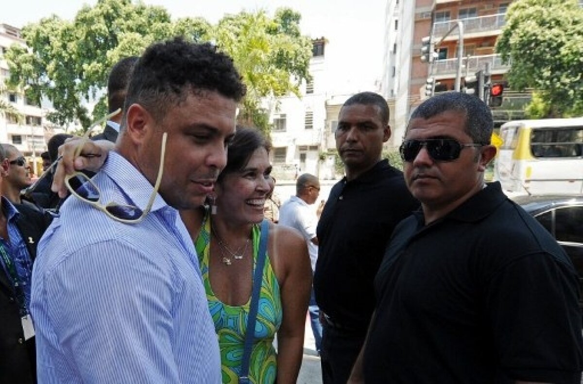 FOTO Ronaldo şi-a pus casca pe cap şi a inspectat şantierul noului ”Maracana” până l-a luat somnul ;)