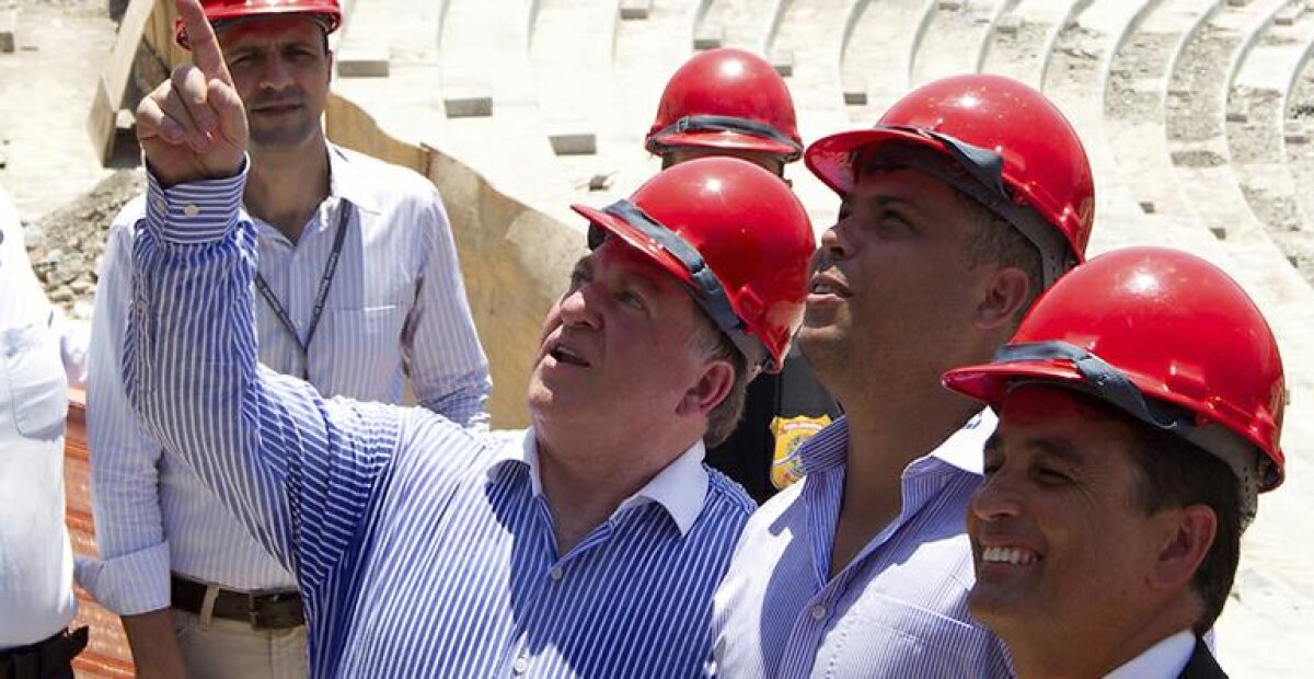 FOTO Ronaldo şi-a pus casca pe cap şi a inspectat şantierul noului ”Maracana” până l-a luat somnul ;)