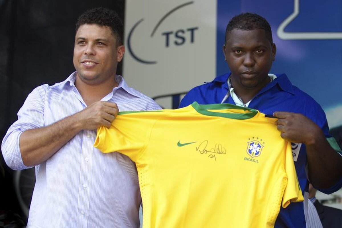 FOTO Ronaldo şi-a pus casca pe cap şi a inspectat şantierul noului ”Maracana” până l-a luat somnul ;)