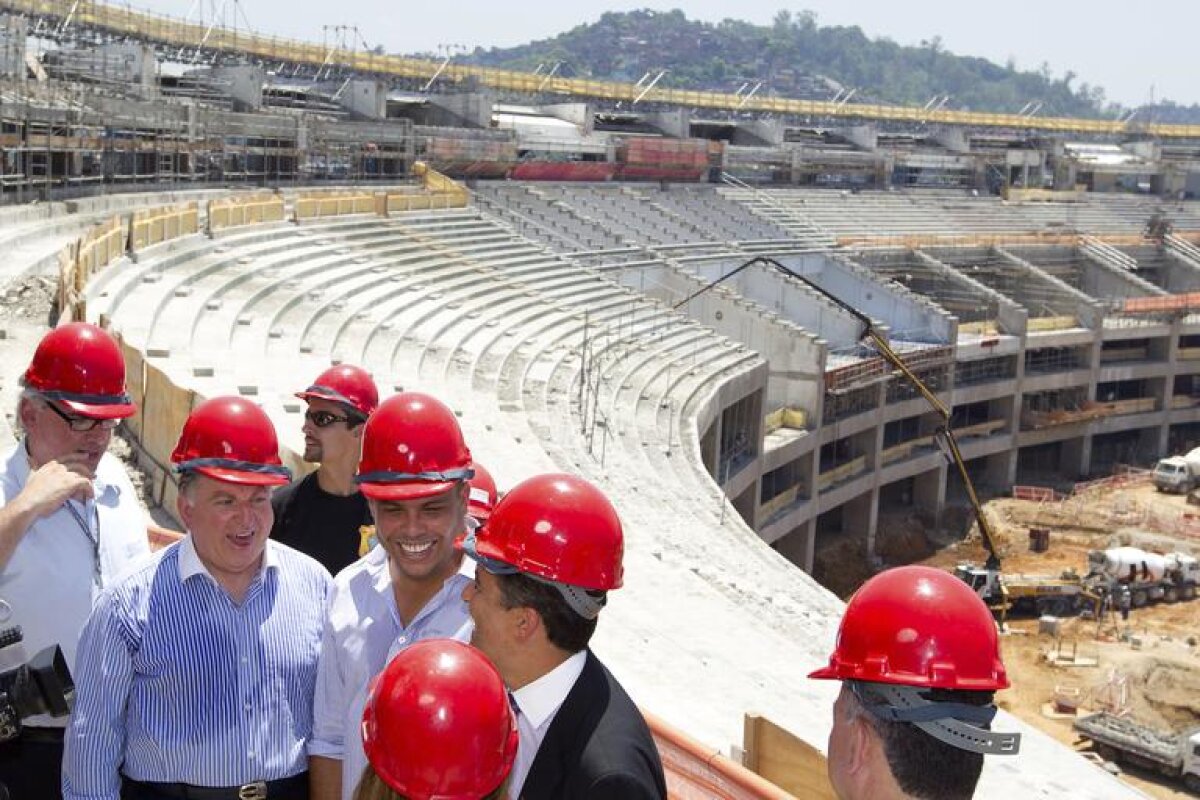 FOTO Ronaldo şi-a pus casca pe cap şi a inspectat şantierul noului ”Maracana” până l-a luat somnul ;)