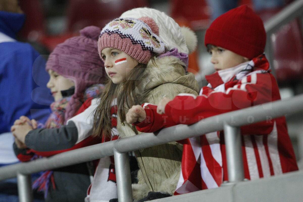 GALERIE FOTO » Reîntoarcerea la fotbal » 20.000 pe Arena Naţională, 9.500 pe Giuleşti