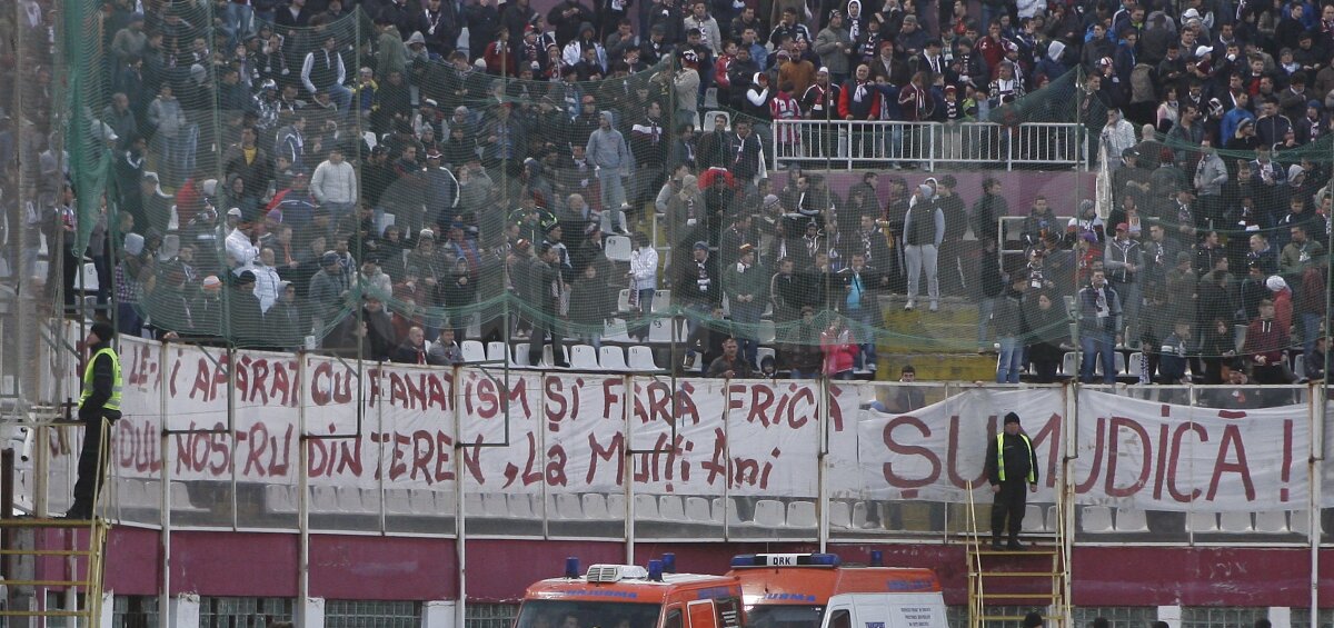 GALERIE FOTO » Reîntoarcerea la fotbal » 20.000 pe Arena Naţională, 9.500 pe Giuleşti