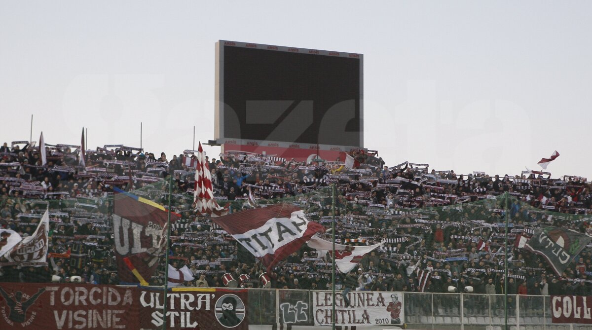 GALERIE FOTO » Reîntoarcerea la fotbal » 20.000 pe Arena Naţională, 9.500 pe Giuleşti
