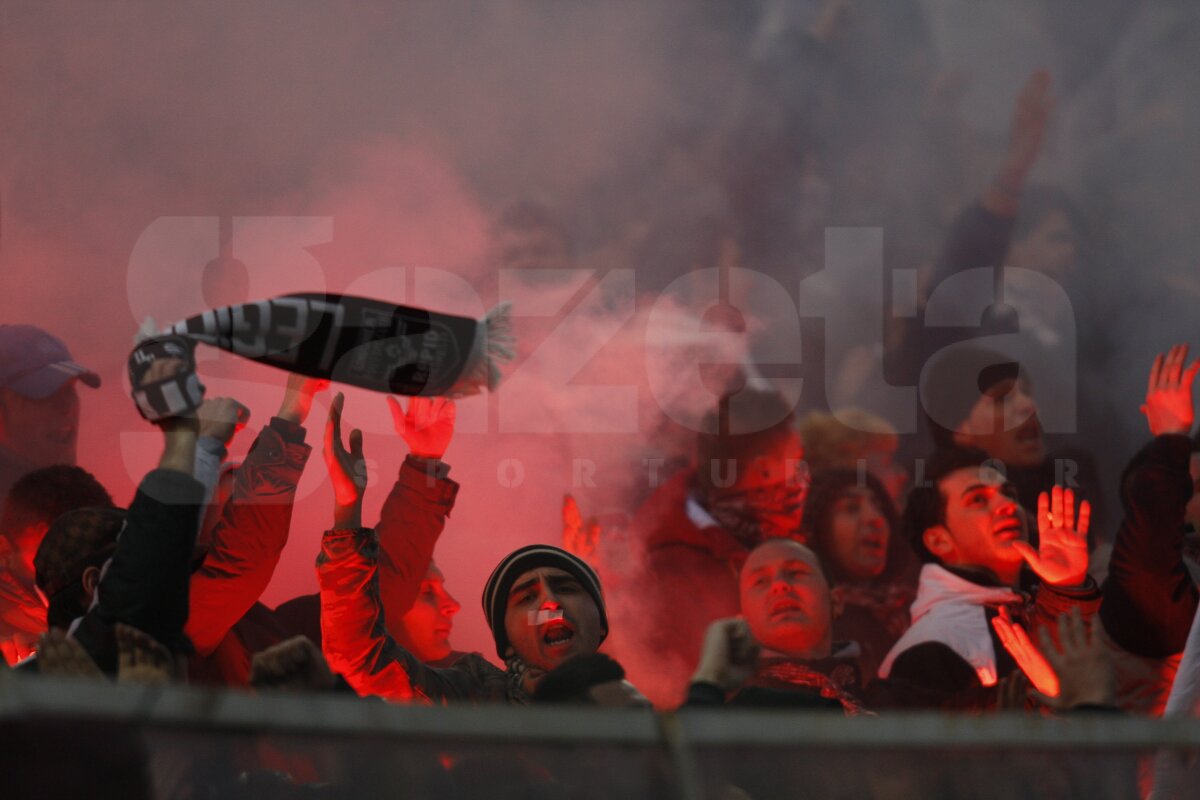 GALERIE FOTO » Reîntoarcerea la fotbal » 20.000 pe Arena Naţională, 9.500 pe Giuleşti