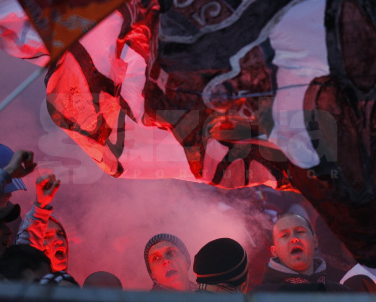 GALERIE FOTO » Reîntoarcerea la fotbal » 20.000 pe Arena Naţională, 9.500 pe Giuleşti