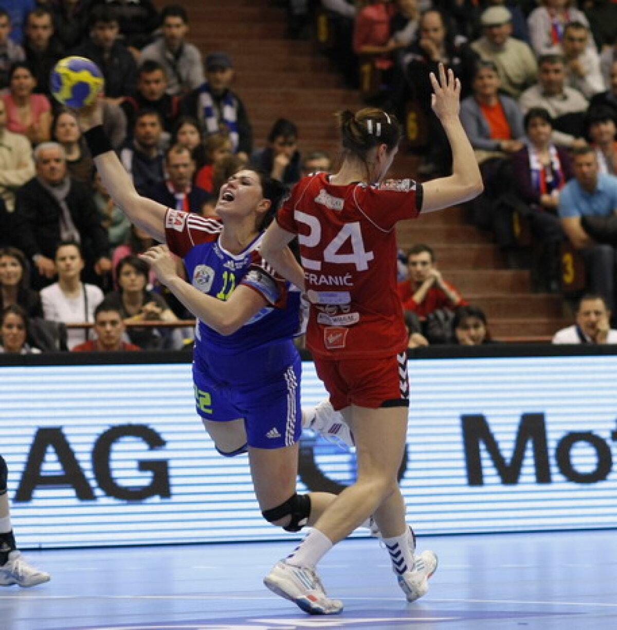 FOTO Oltchim s-a calificat în semifinalele Ligii după 30-26 cu Krim Ljubljana