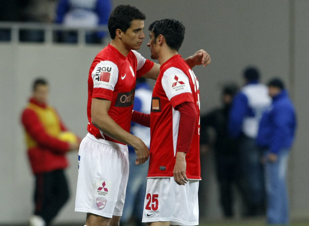 FOTO Se simte lucrat! » Cel mai bun marcator al "cîinilor" a fost lăsat fără banderolă şi scos din echipă