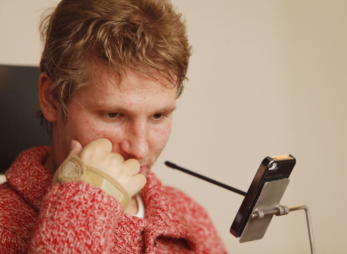 VIDEO Oamenii l-au văzut pe Neşu plîngînd pentru prima dată de la accidentul din mai 2011