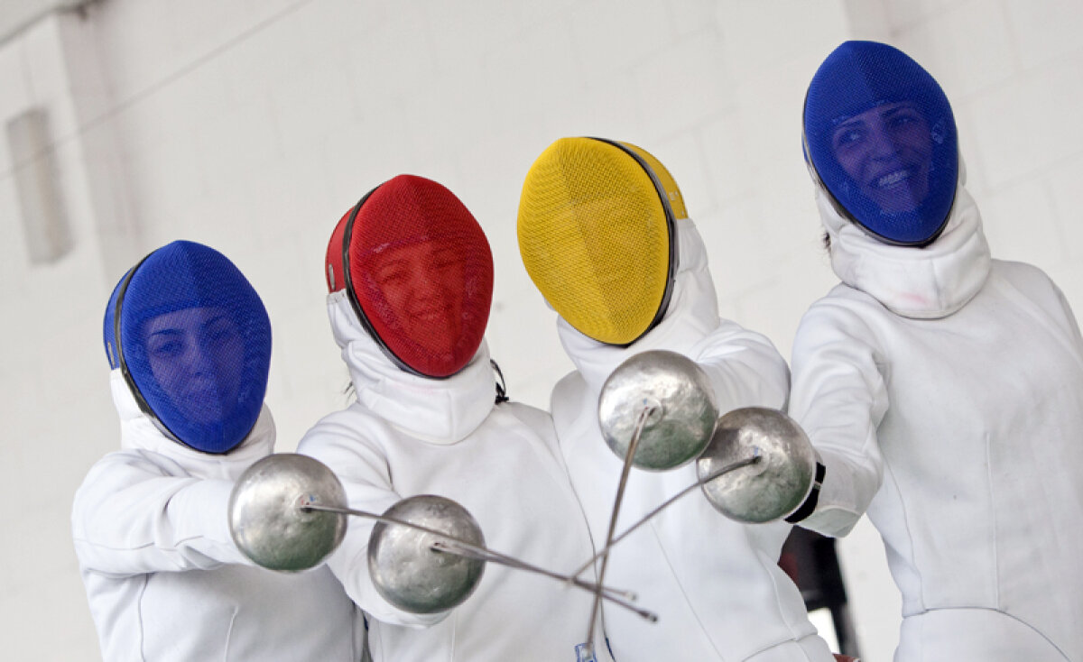 Spadasinele şi-au luat măşti colorate » Viaţa în roşu, galben şi albastru