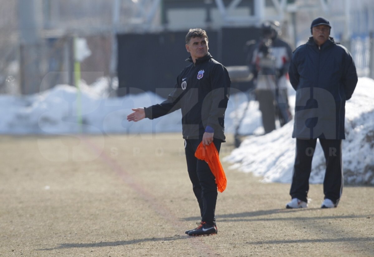 Aşa arbitri şi-ar dori steliştii şi în campionat! :D
