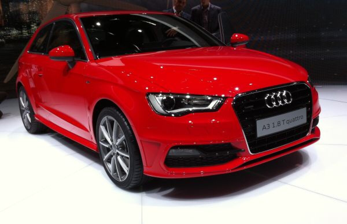 GALERIE FOTO / Maşină pentru tripleţi » Nicoleta Luciu a fost vedetă la Salonul de la Geneva