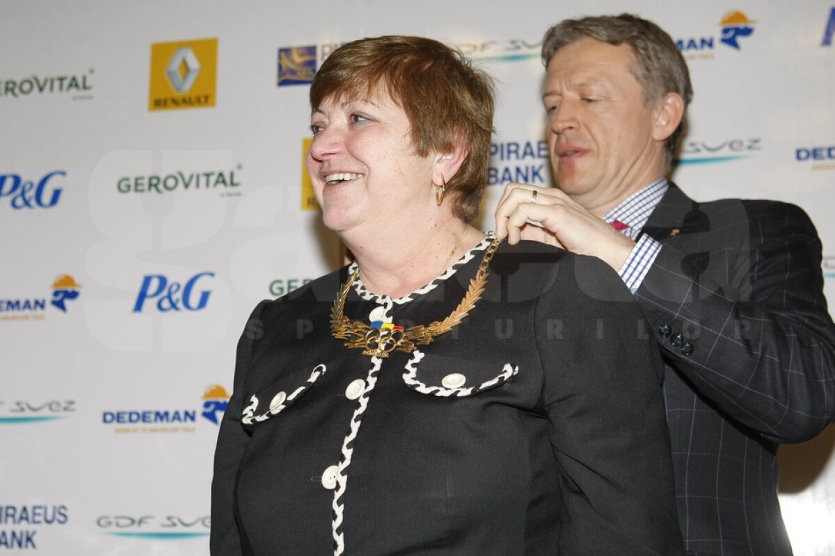 GALERIE FOTO / Nu plînge, Doamnă! » Elena Frîncu a primit Colanul Olimpic