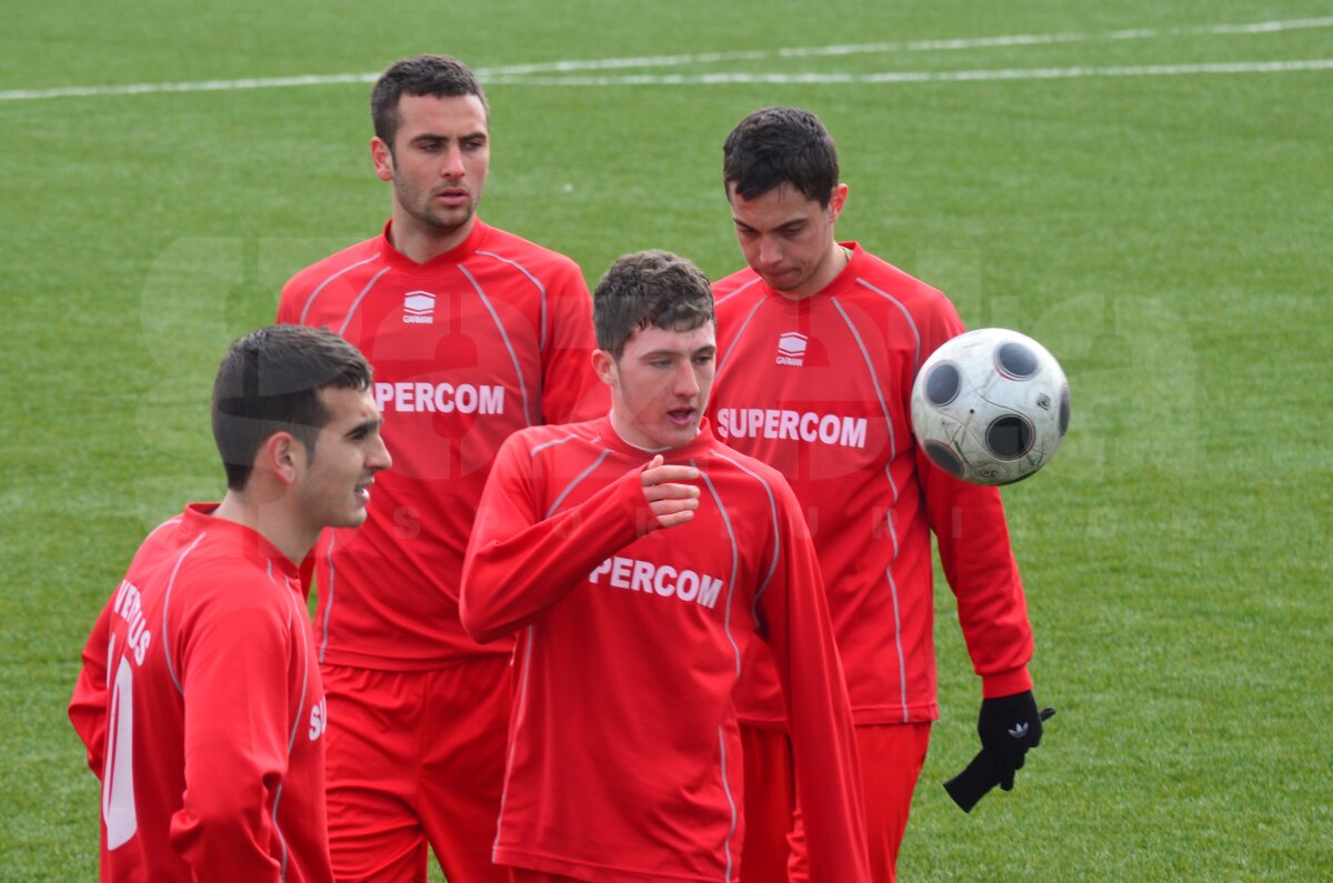 FOTO I-au bătut cu Măciuca! Damila Măciuca a cîştigat "meciul secolului" în Colentina :D